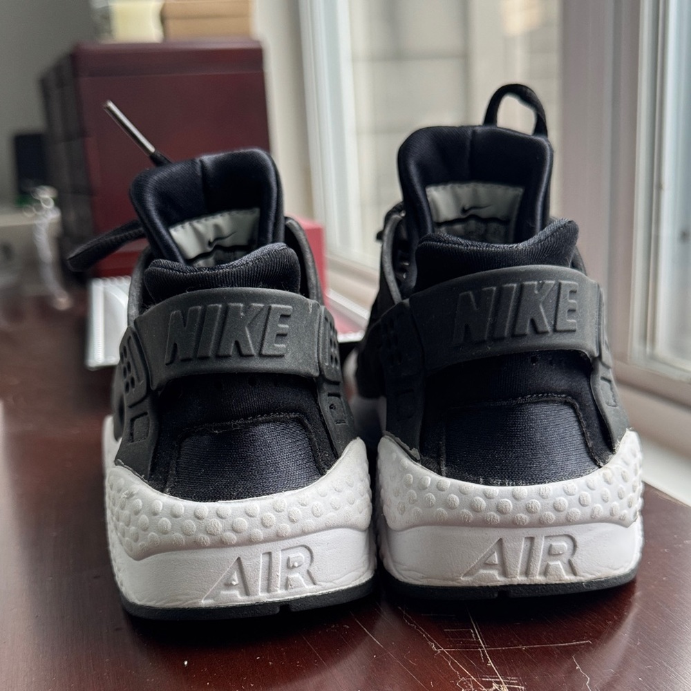 Women’s Nike Air Huaraches - Picture 8 of 8
